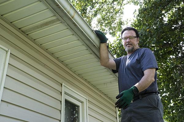 Gutter Cleaning of Anderson crew